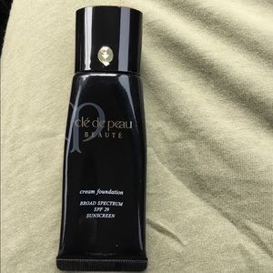 Clé de Peau Beauté foundation very light beige